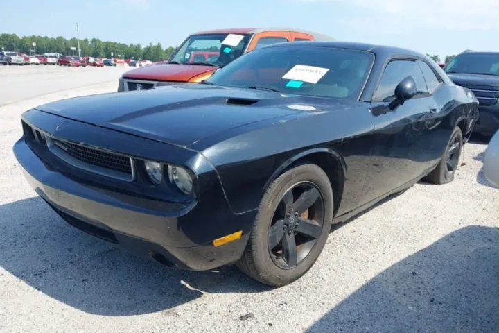2010 Dodge Challenger SE - photo 1
